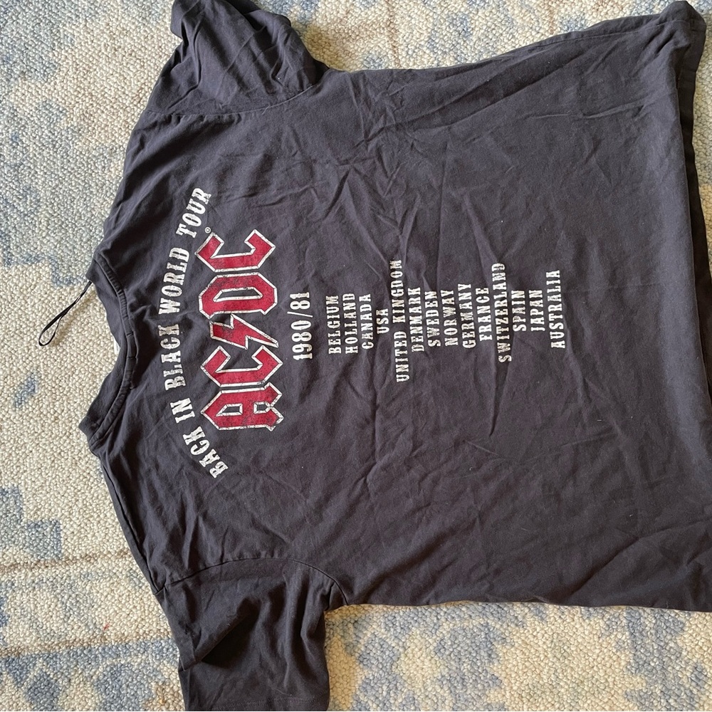 Graphic tee